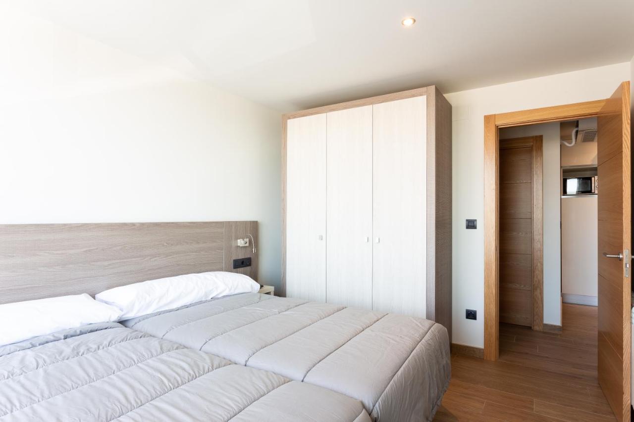 Apartamentos Playa De Los Barcos Исла Экстерьер фото
